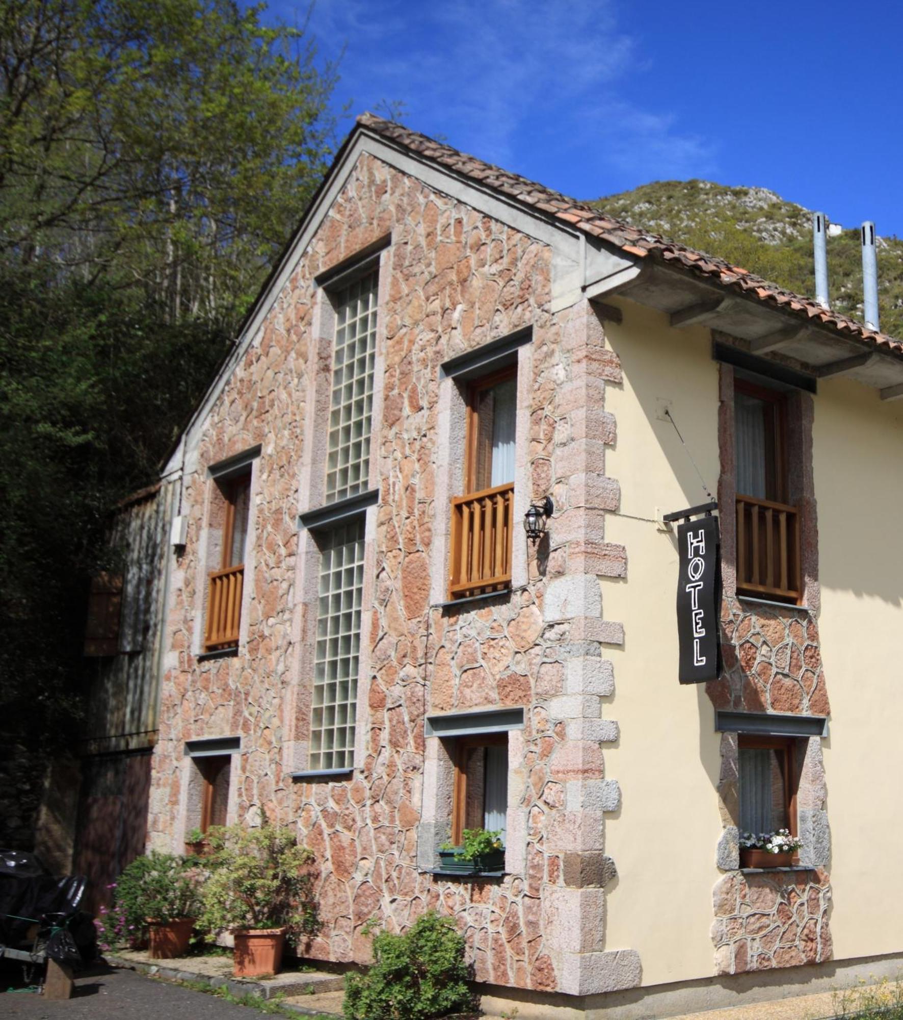 La Salmonera Cangas De Onis Cano Exterior photo